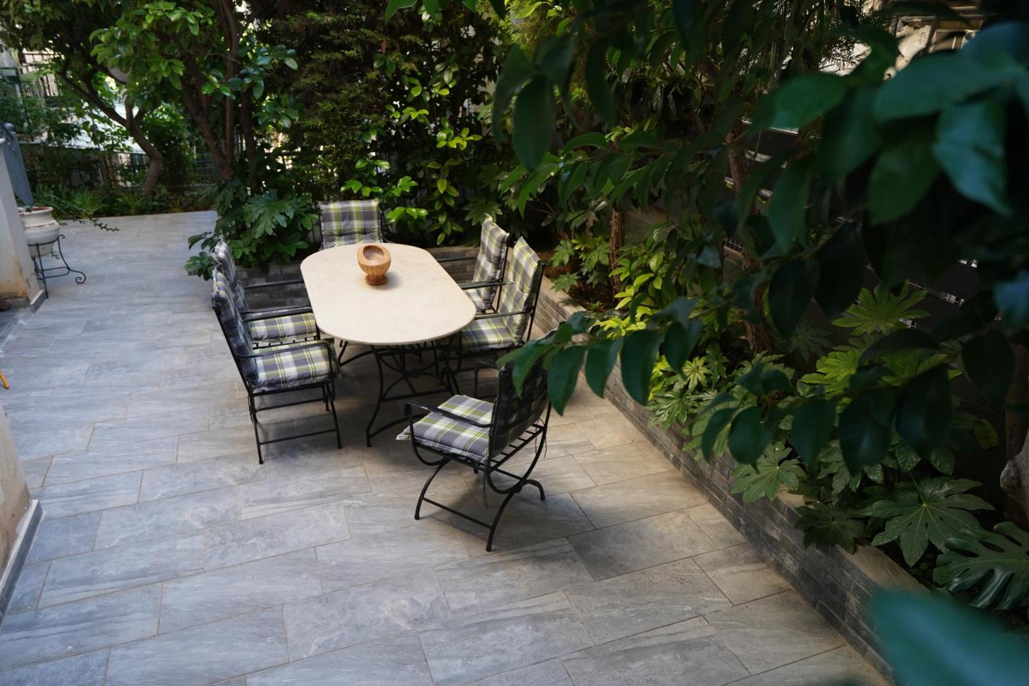 Garden Apartment Next To The Mall -Private Parking Athen Eksteriør bilde