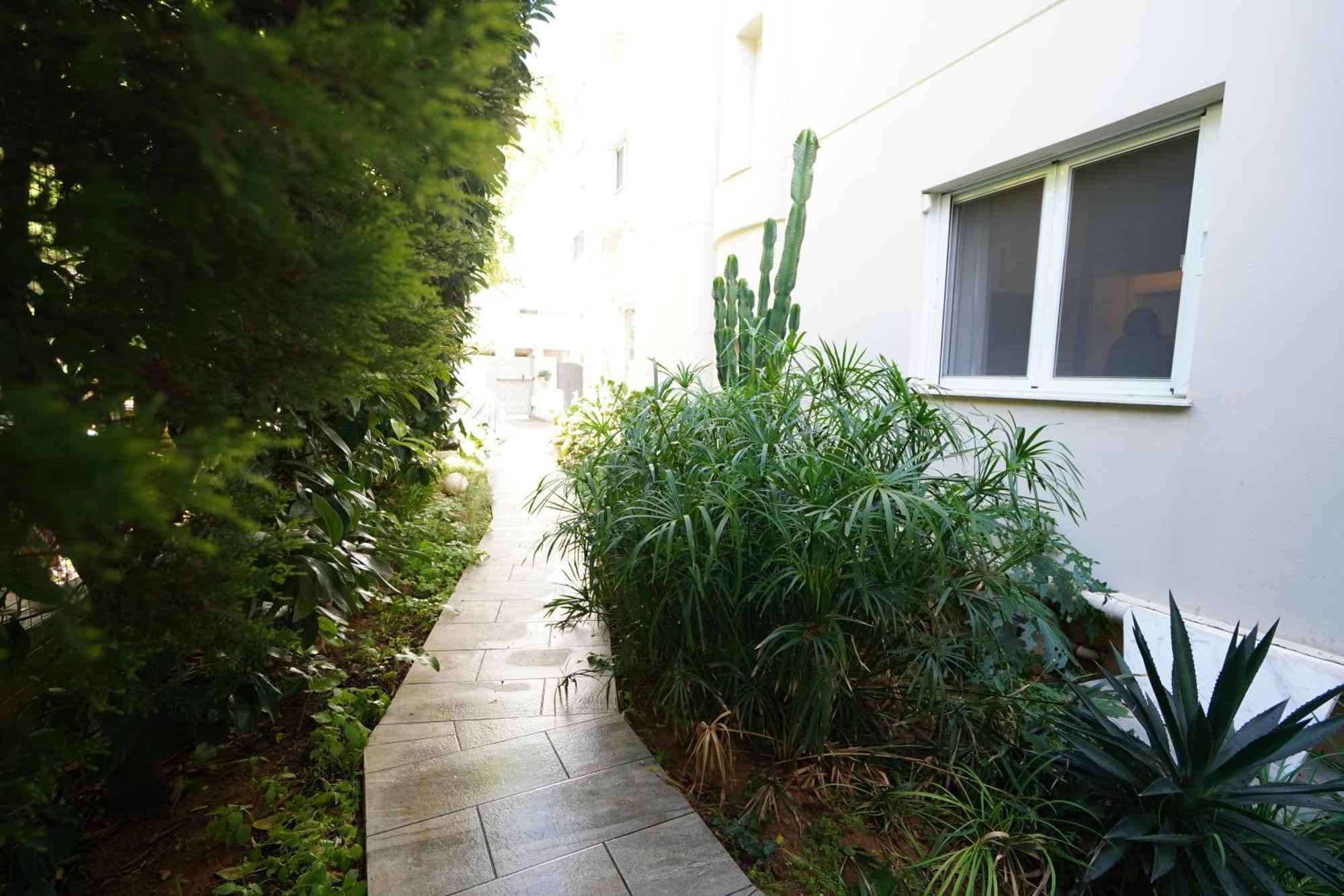 Garden Apartment Next To The Mall -Private Parking Athen Eksteriør bilde