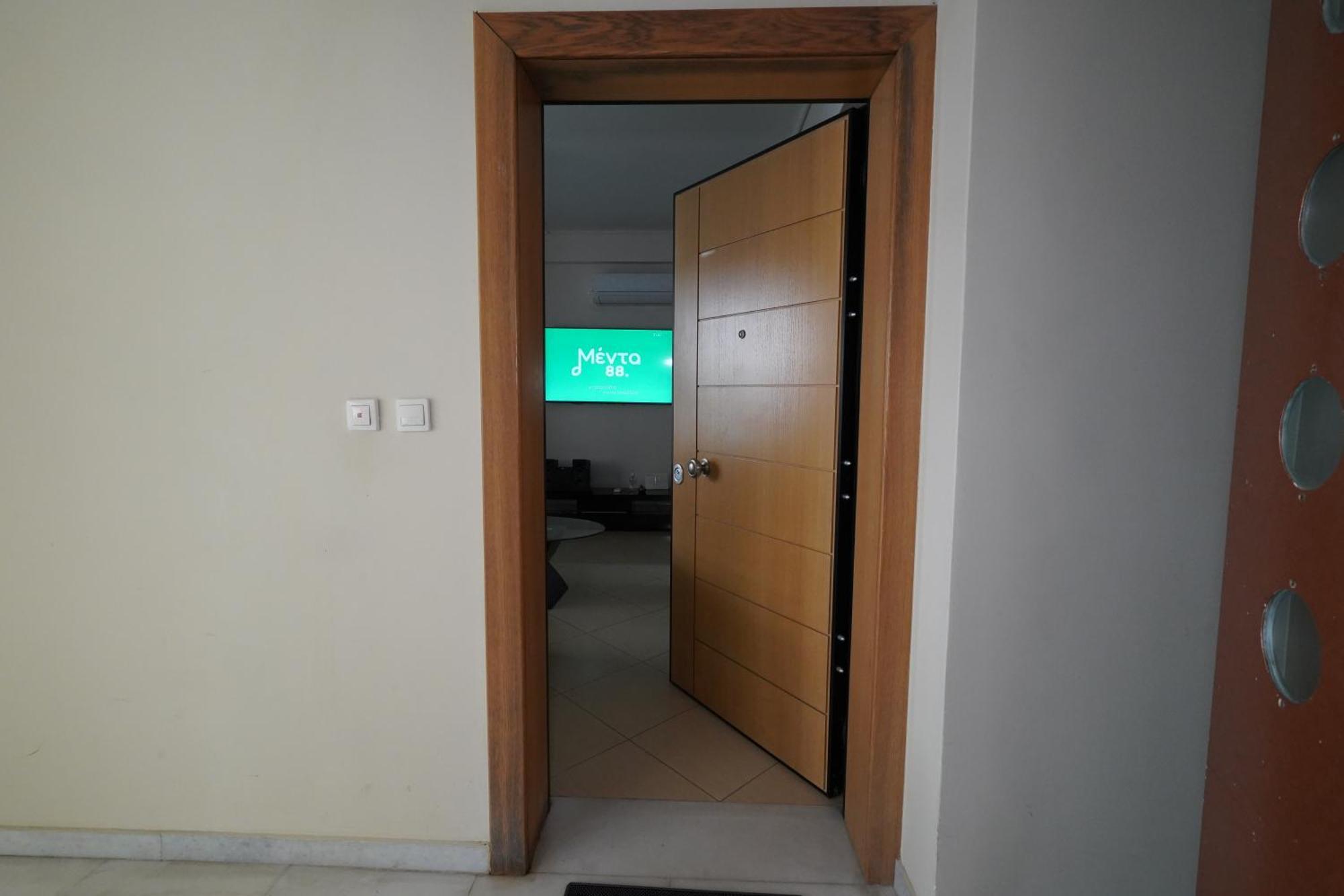 Garden Apartment Next To The Mall -Private Parking Athen Eksteriør bilde